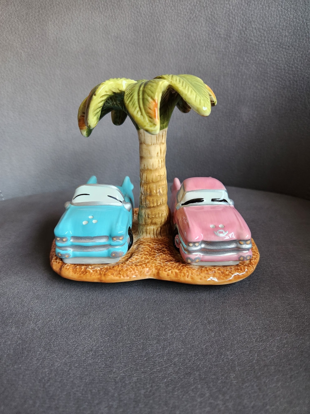 Salt & Pepper Shaker. Ceramic Palm Tree with Blue and Pink Classic Car